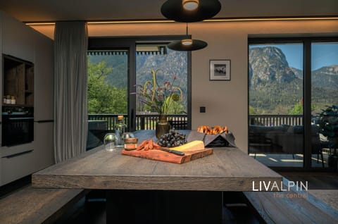 View (from property/room), Balcony/Terrace, Living room, Mountain view, air conditioner