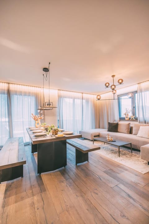 Living room, Seating area, Dining area