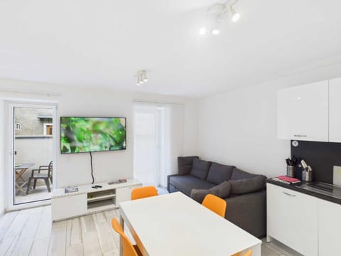 TV and multimedia, Kitchen or kitchenette, Living room, Dining area