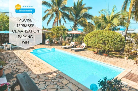 Day, Swimming pool, sunbed