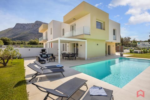 Mountain view, Swimming pool, sunbed