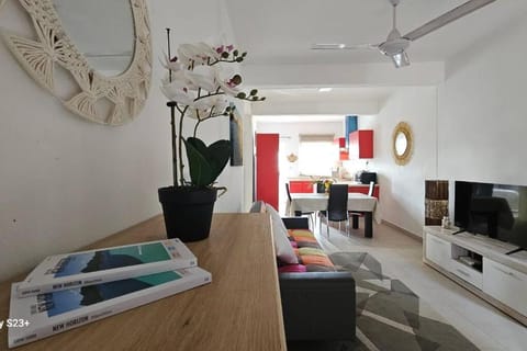 Communal lounge/ TV room, Living room, Seating area