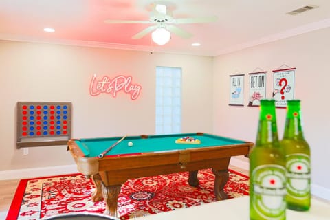 Billiard, Game Room