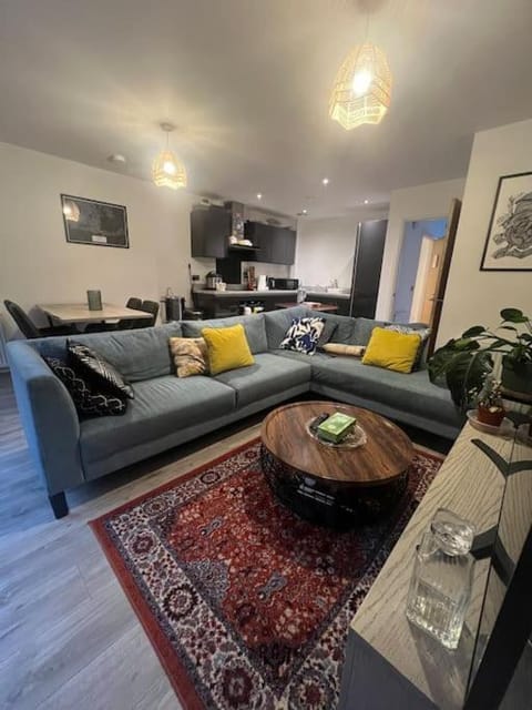 Lovely 2 bedroom home, free parking, 6 mins from airport House in Aberdeen