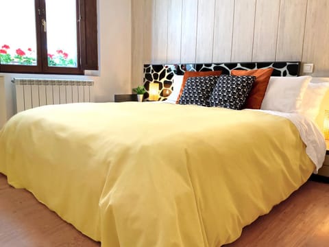 Bed, Photo of the whole room, Bedroom, heating, internet
