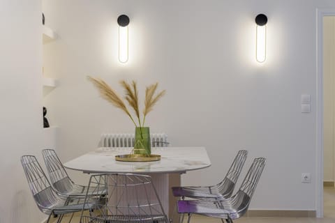 Koukaki Cielo Villa10 -Pvt Yard 3BR 8ppl -10min Metro Acropolis Villa in Kallithea