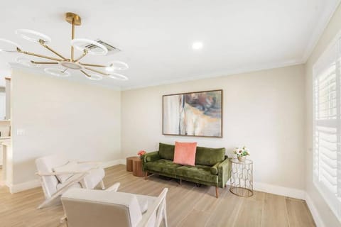 Sunshine Breeze Retreat #913 House in North Palm Beach