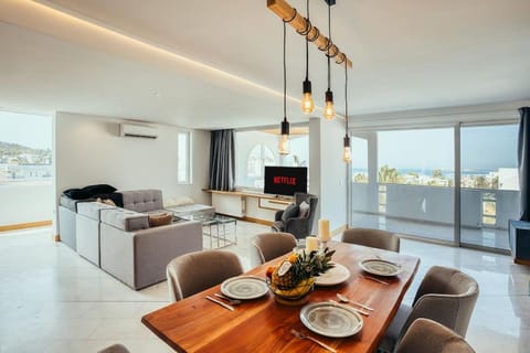 TV and multimedia, Living room, Food and drinks, Seating area, Dining area