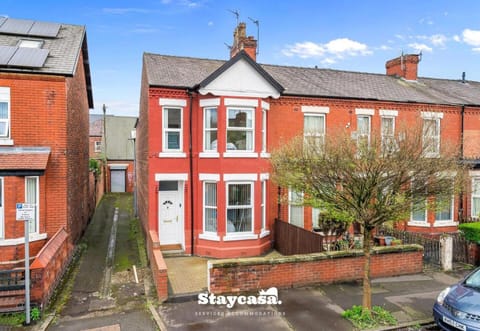 Monton Co-Living - Private Room Self-Cater House in Manchester