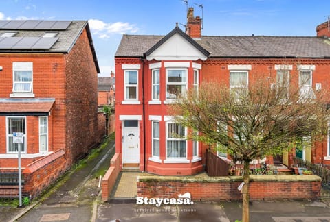 Monton Co-Living - Private Room Self-Cater House in Manchester