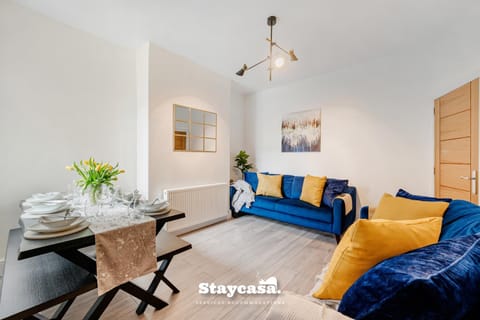 Monton Co-Living - Private Room Self-Cater House in Manchester