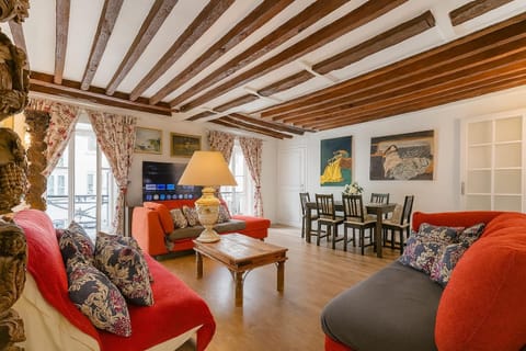 TV and multimedia, Living room, Seating area, Dining area