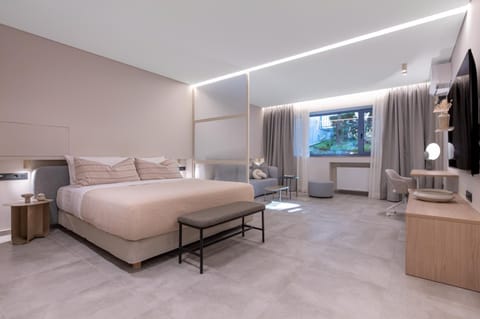 Bed, TV and multimedia, Photo of the whole room, Bedroom