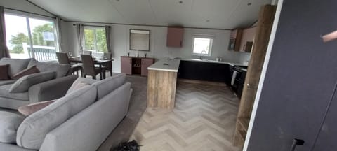 Property building, Living room, Dining area, Sea view, Family, kitchen