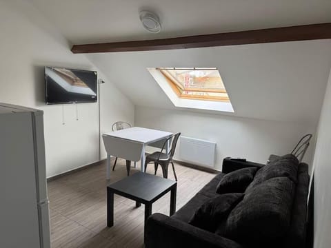 TV and multimedia, Living room, Seating area, Dining area