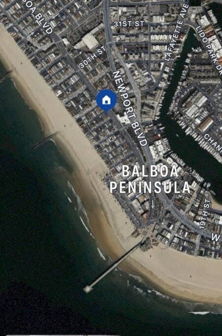 Newport Beach Rendezvous House in Balboa Peninsula