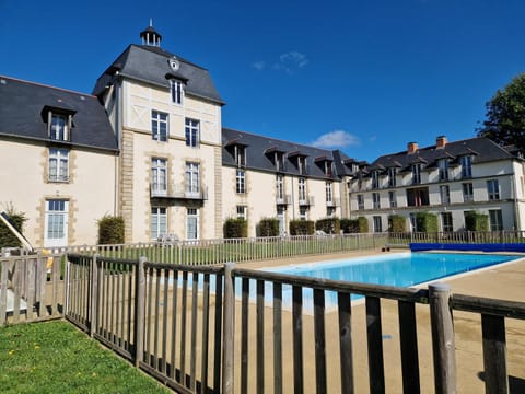Property building, Facade/entrance, Pool view, Swimming pool