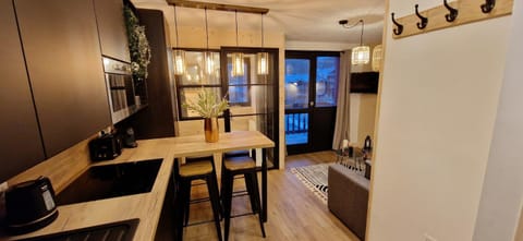 La Cabane - Plagne Village, F2 Ski aux pieds Apartment in Mâcot-la-Plagne