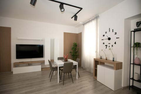 TV and multimedia, Living room, Dining area