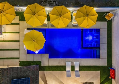 Property building, Hot Tub, Swimming pool