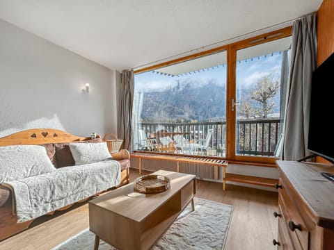 Natural landscape, View (from property/room), Balcony/Terrace, Living room, Seating area, Mountain view