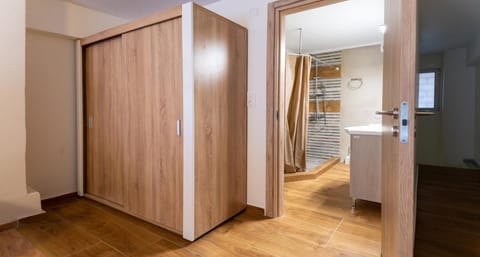 Entire Apt, Maisonette, 1 Bedroom Apartment in Athens