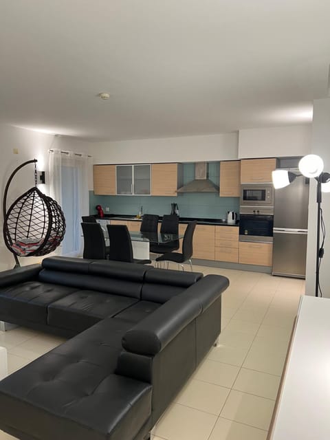 Kitchen or kitchenette, Living room, Seating area, Dining area, pet friendly, stove