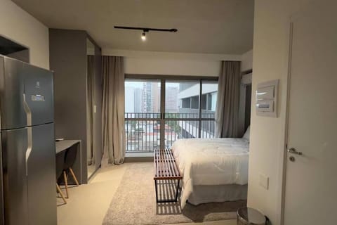 Bed, TV and multimedia, View (from property/room), Balcony/Terrace, Photo of the whole room, Bedroom