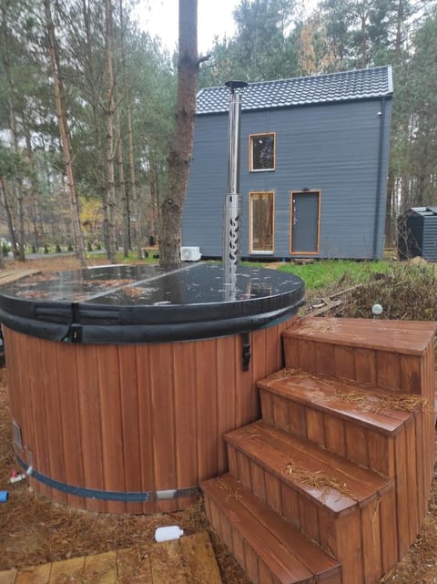 Garden, Hot Tub