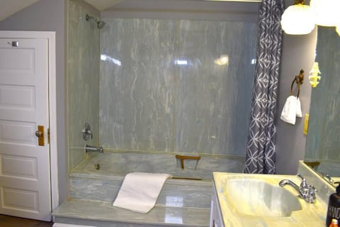 The House Hotels - Acadia Farms Apartment in Ohio