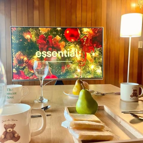 Communal lounge/ TV room, TV and multimedia, Food and drinks, Evening entertainment, Food