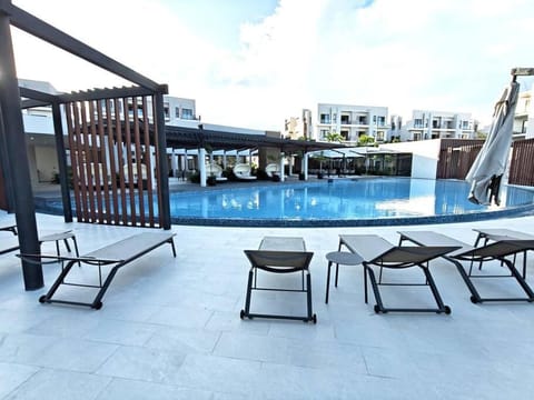 Communal lounge/ TV room, Swimming pool