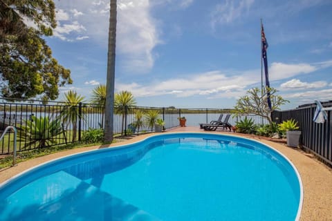 Lake view, Swimming pool