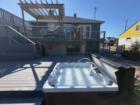 Hot Tub, Hot Tub