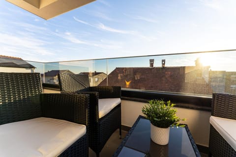 Day, Balcony/Terrace, Seating area