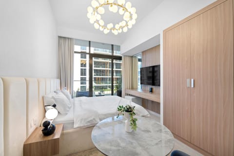 Bed, TV and multimedia, Living room, Photo of the whole room, Seating area, Bedroom, towels