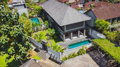 Property building, Garden, Garden view, Pool view, Swimming pool