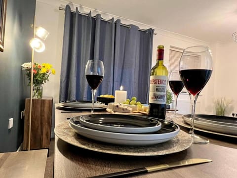 Contractor 4 bed, sleeps 7 long stay discount House in South Kesteven District