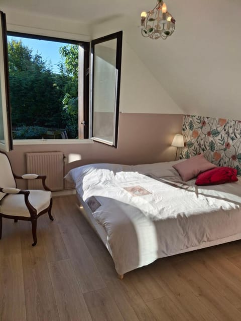 Au pied de Lille, parking privé inclus Bed and Breakfast in Lille