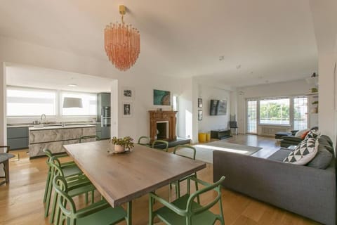 Kitchen or kitchenette, Living room, Dining area