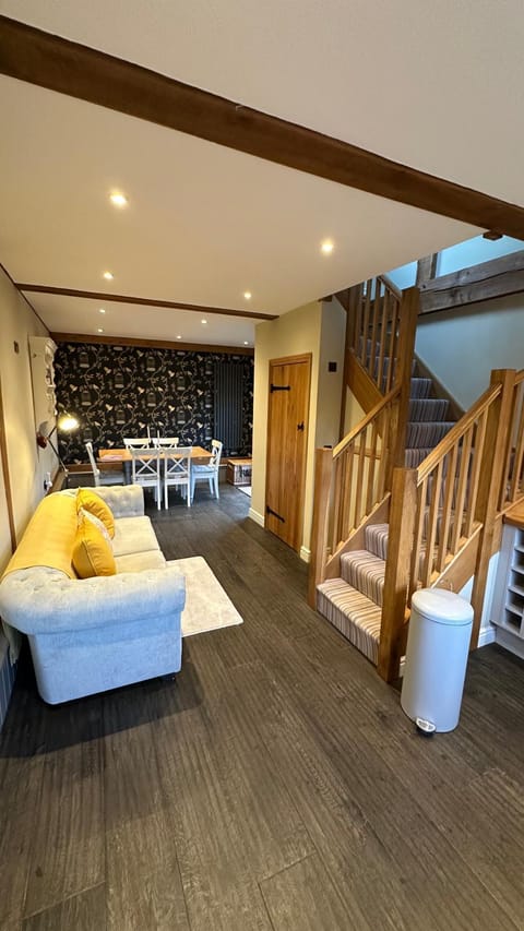 Cuckoo Penn Hideaway - Luxury Cotswold Retreat House in Stroud