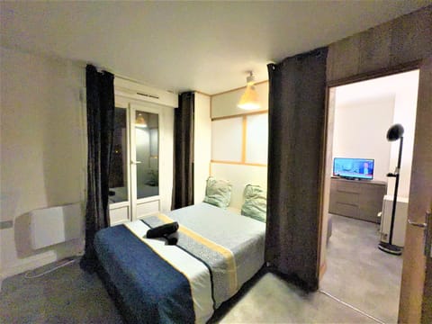 Logement Entier 2 Pièces Avec Grande Terasse Proche Gare Apartment in Île-de-France