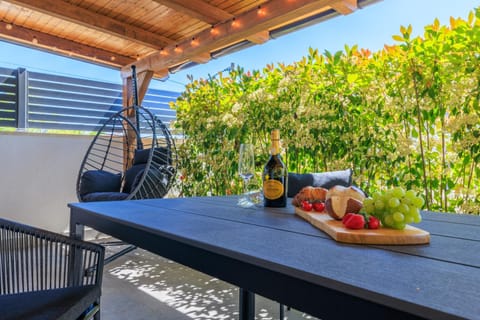 Balcony/Terrace, Seating area, Garden view