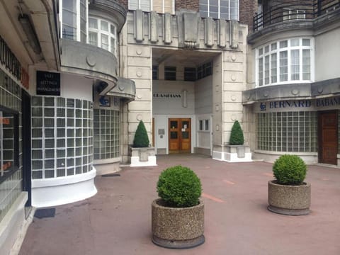 Property building, Facade/entrance