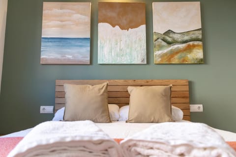 Bed, Decorative detail, Bedroom