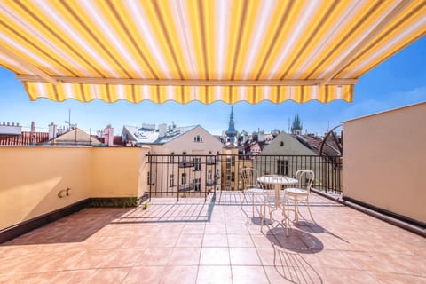 Property building, Balcony/Terrace, Seating area, City view, Inner courtyard view