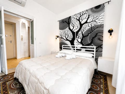 Bed, Decorative detail, Bedroom, internet, towels, air conditioner
