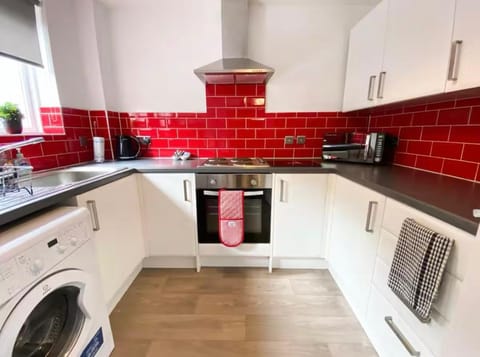 Central two bedroom, Free private parking Apartment in Glasgow