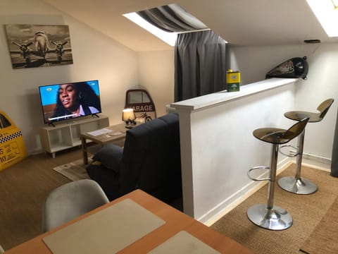 Appart Hotel Le Victor Hugo Art Mechanical et sa pizza offerte Apartment in Aurillac