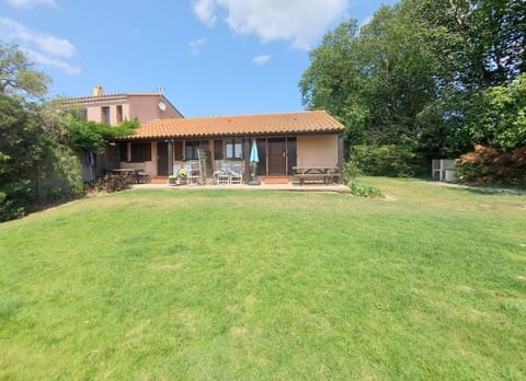 Property building, Spring, Day, Garden, Garden view